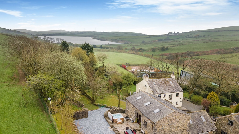Hill Side Barn