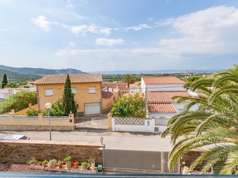 Fantastic Large Holiday Home With Pool for 8 People in Rosas photo 4