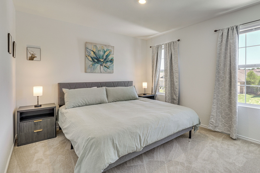 6 Mi to Mckinney Falls: Spacious Home w/ Game Room