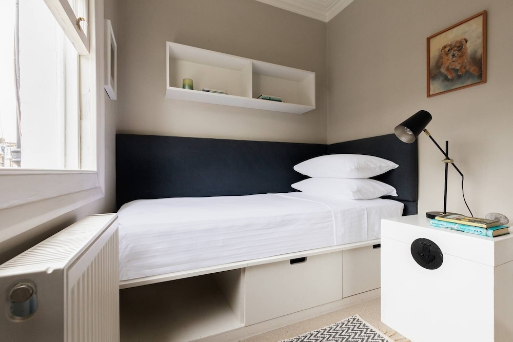 Alderney Street V by Onefinestay