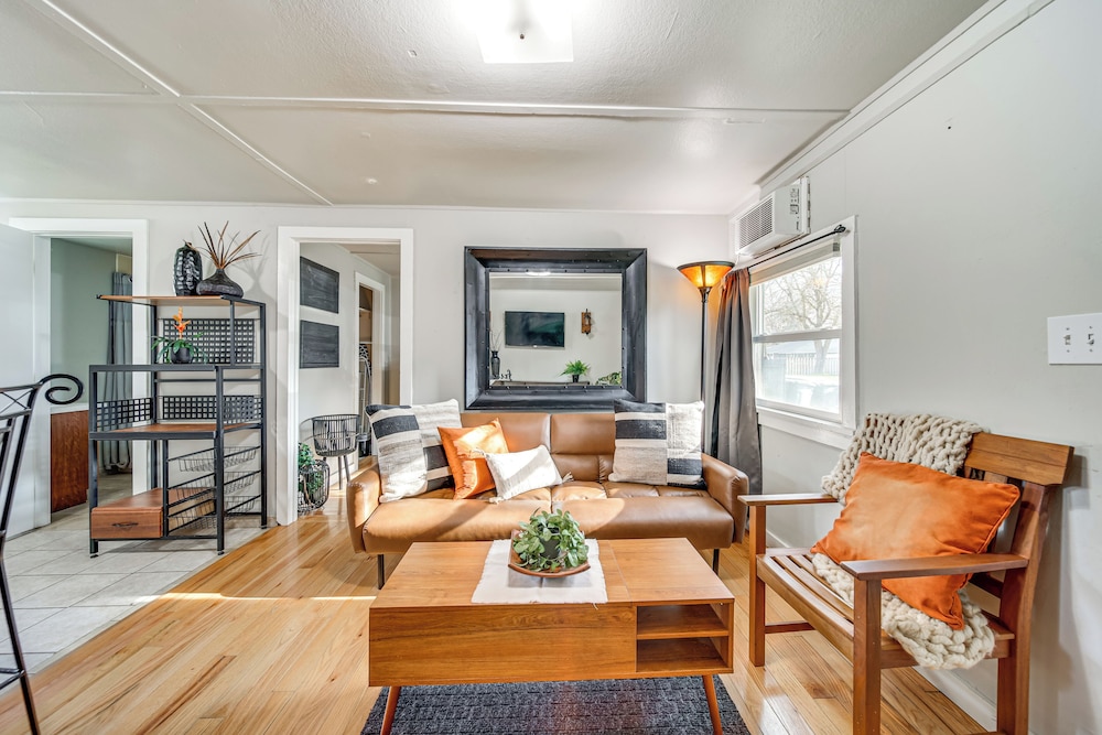 1 Mi to Camels Back Park: Boise Studio w/ Patio!