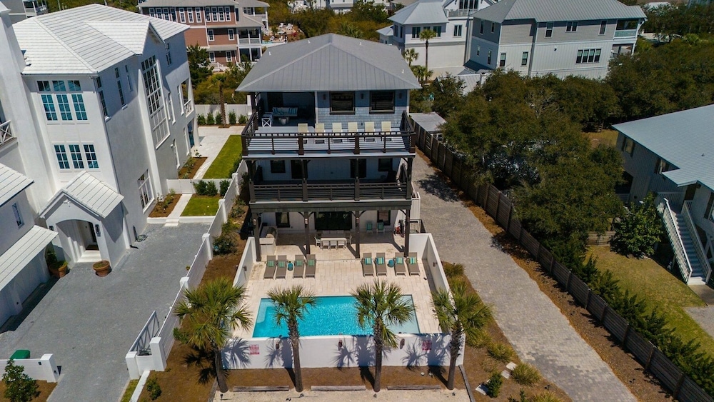 Four Blue Palms 7 Bedroom Home by RedAwning view 4