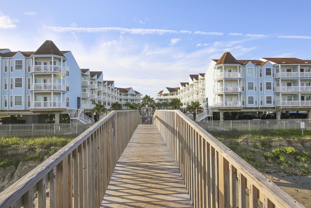 Seascape 2110 2 Bedroom Condo by RedAwning