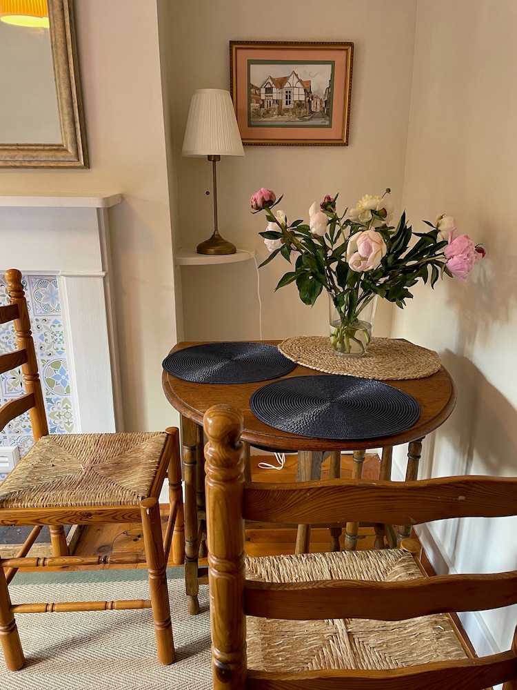 Historic 1Bd Cottage In Heart Of Farnham