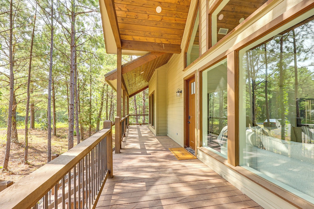 Private Hot Tub: Home 13 Mi to Broken Bow Lake