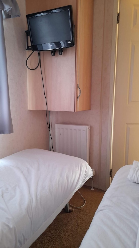 Captivating Three Bedroom Caravan tv in Each Room view 2
