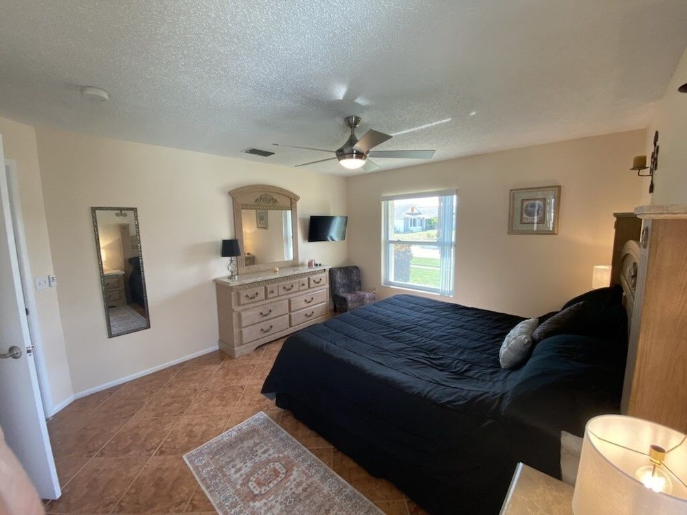 Relaxing Indian Ridge Home W/ Pool, Near Disney & More 4 Bedroom Villa