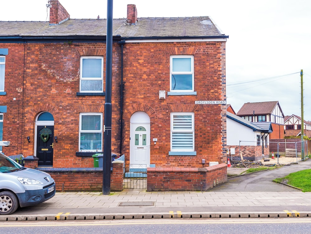 2 Droylsden Road