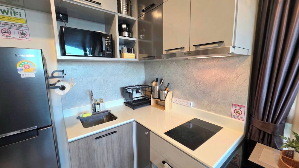Room-a302 - 1 Bdr Condo With Sea View, A