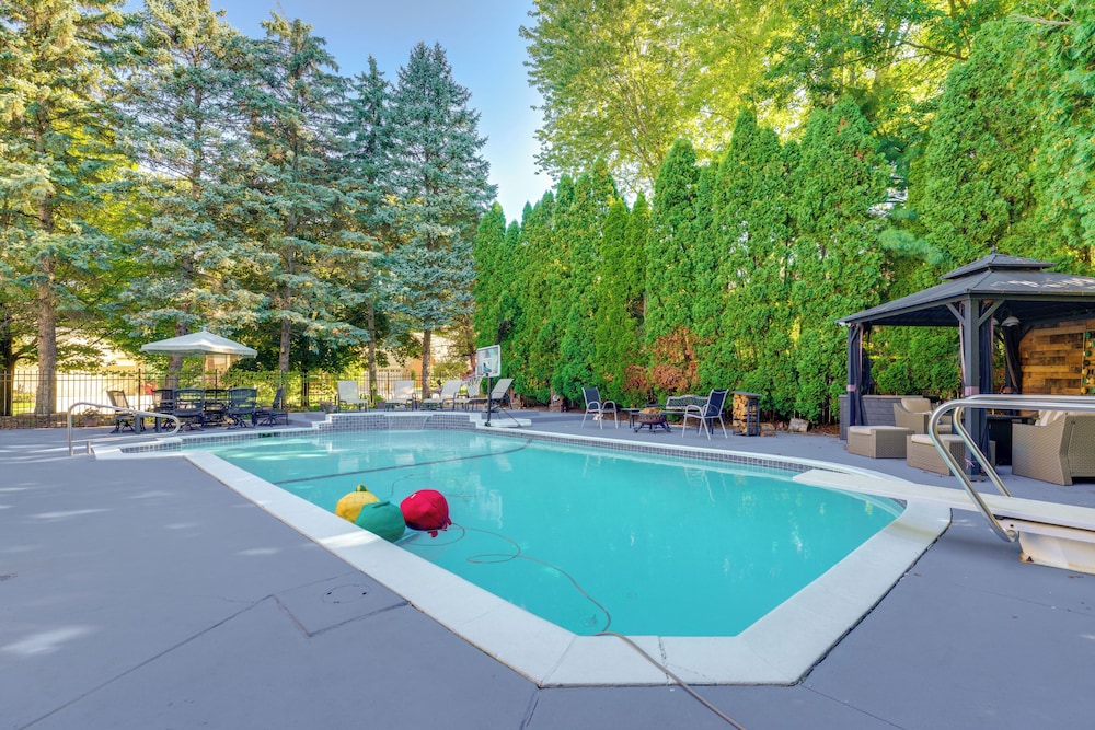 Indoor & Outdoor Entertainment! Luxe Michigan Home