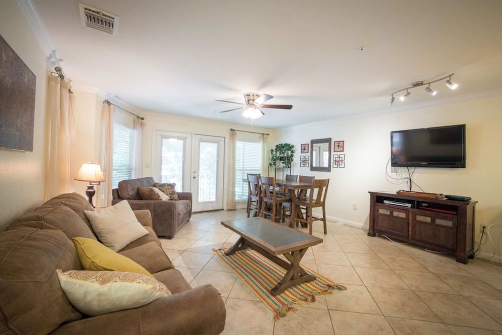 Waterwheel Hideaway - Cozy Condo for 6 With Resort-style Amenities