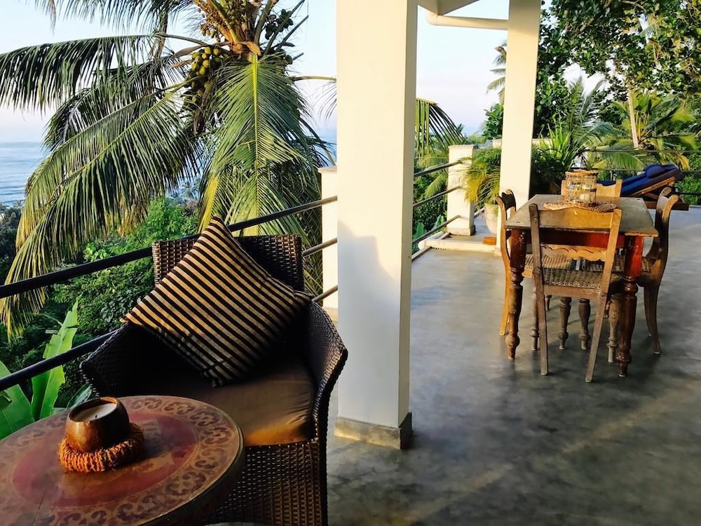 Lara's Place Unawatuna