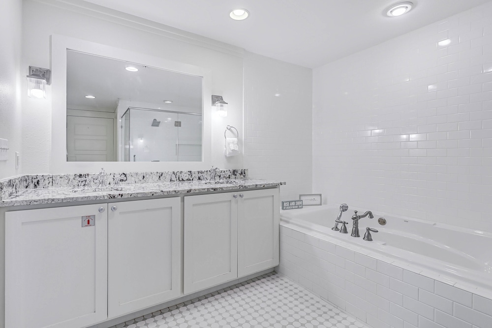 Beach Bungalow TC 2305