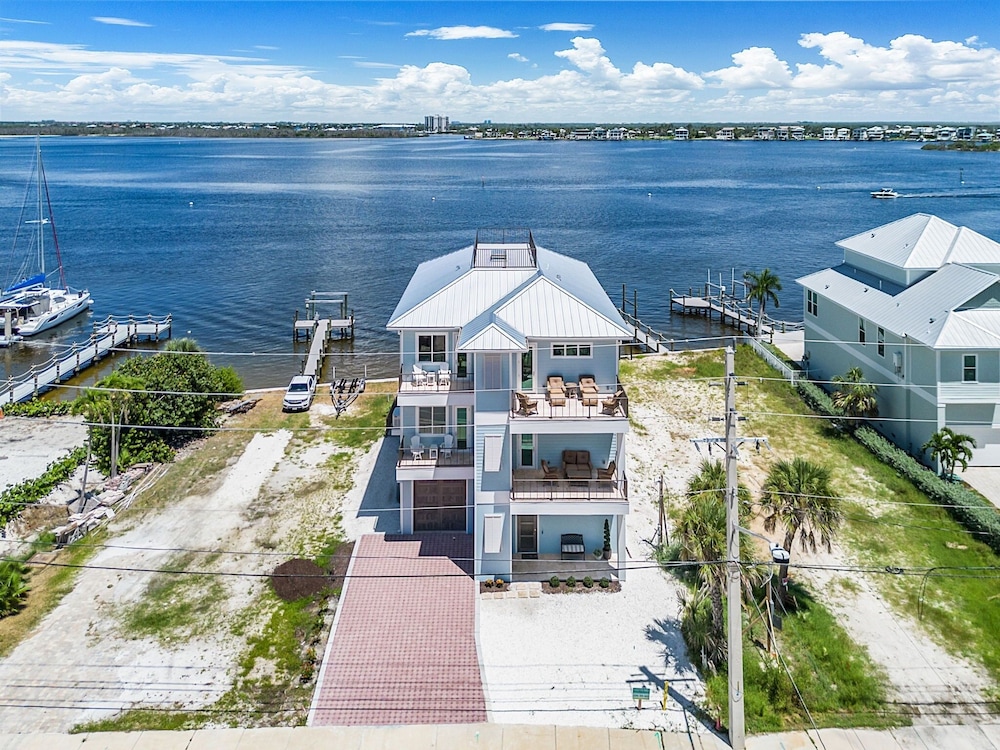 319 Bay & Beach Blessings: Pool Home W/ Water Views! 4 Bedroom Home