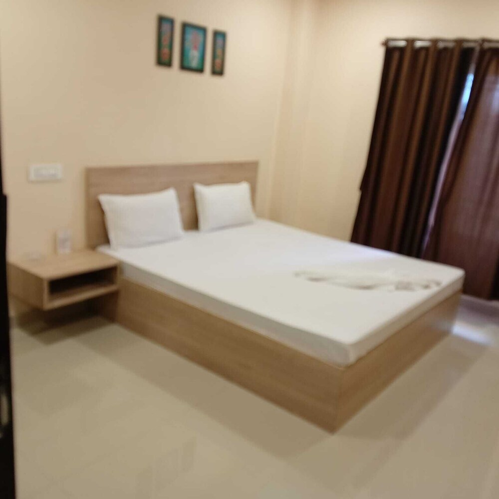 Regal Guest House by ROH