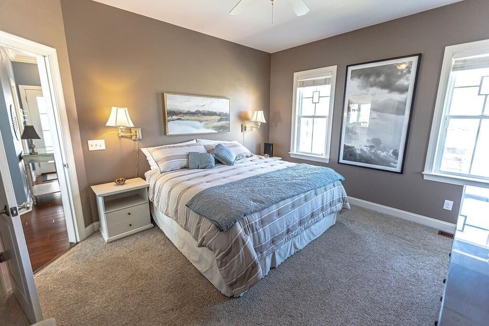 R & R By The Sea 4 Bedroom Home by RedAwning