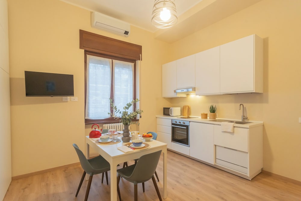 Simar Apartments nearby Como S.G. Train Station by Rent all Como
