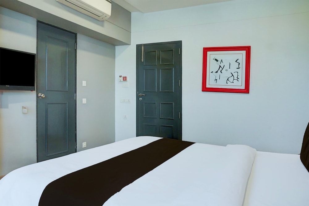 Cozy Deluxe Stays at Balewadi Pune