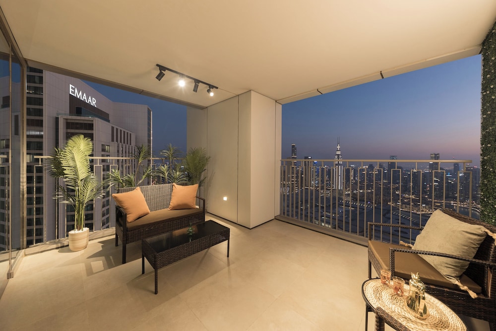 Premium Spacious 3BR Downtown Views