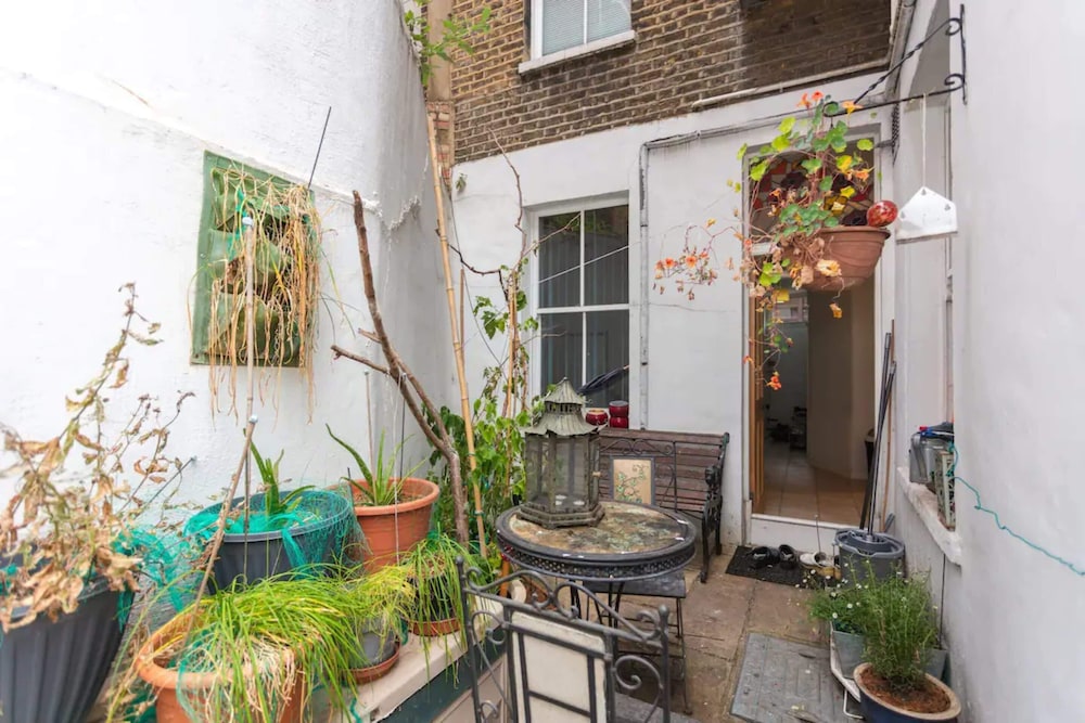 Cosy 2 Bedroom Apartment in Central London With Garden