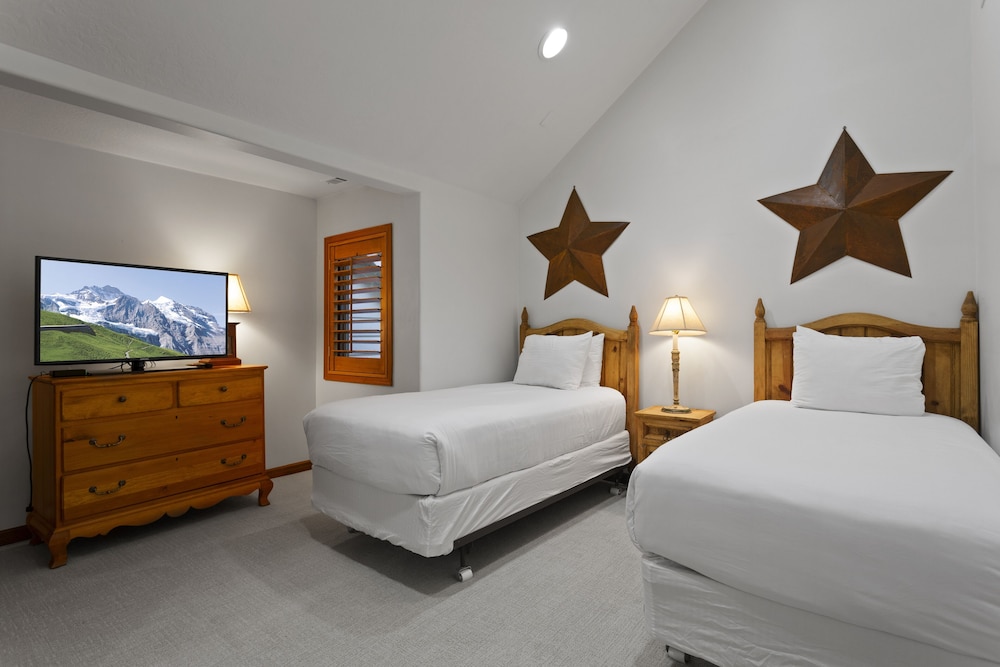 Deer Lake Village at Deer Valley Resort - Four Bedroom Condo with Hot Tub #2478 4 Condo