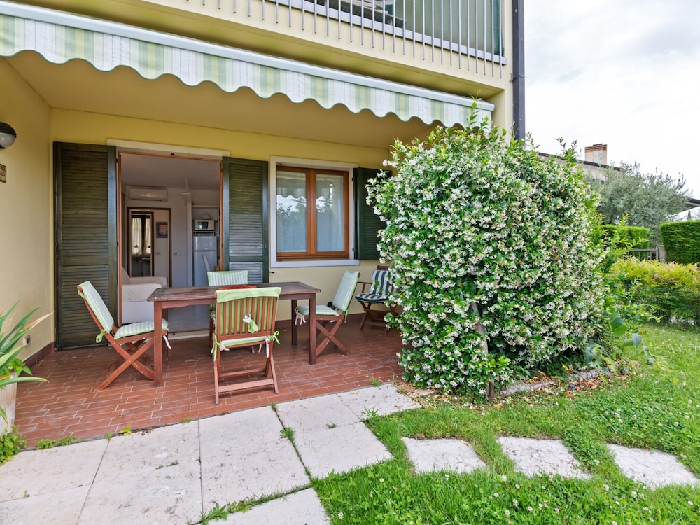 Apartment in Lazise With Lake View & Pool view 2