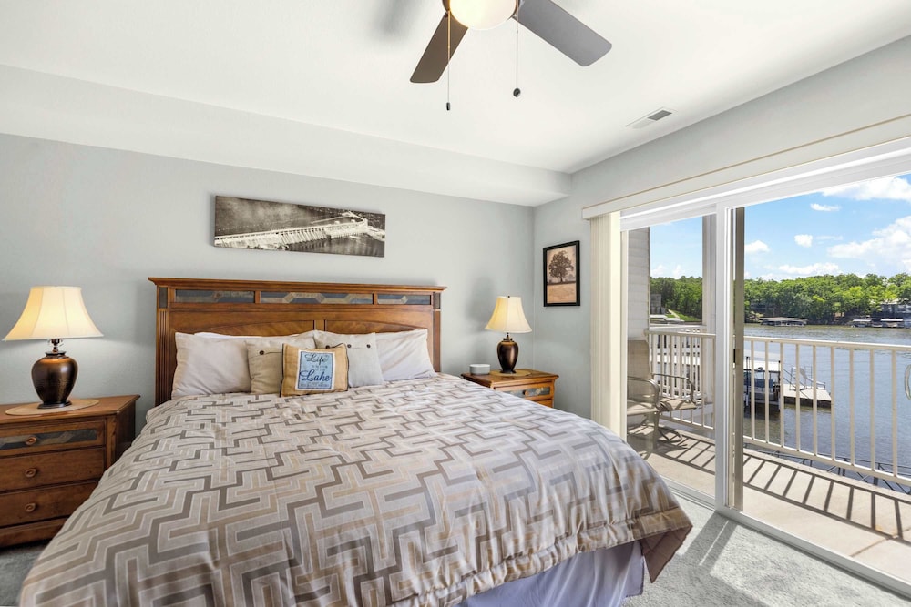 Seascape Cove Waterfront!