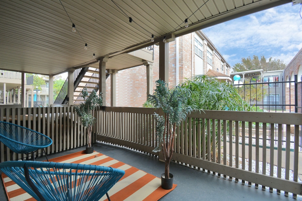 Tx Home Group - Uptown Galleria - Image 1