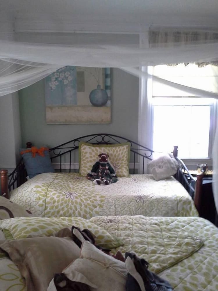 Brookside Inn At Laurens