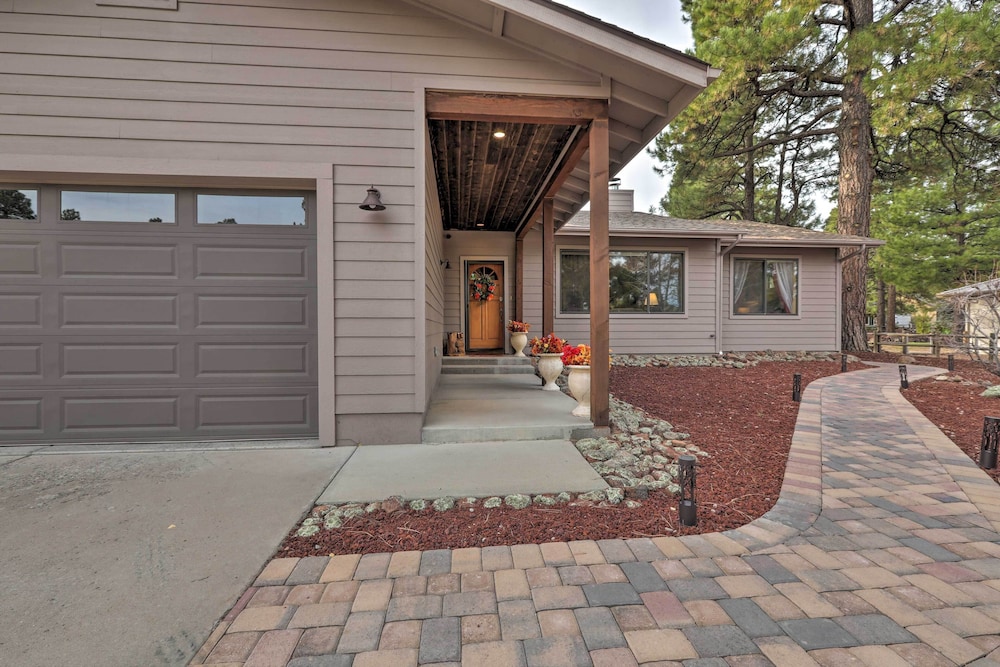 Arizona Home w/ Patio, Fire Pit & Gas Grill view 3