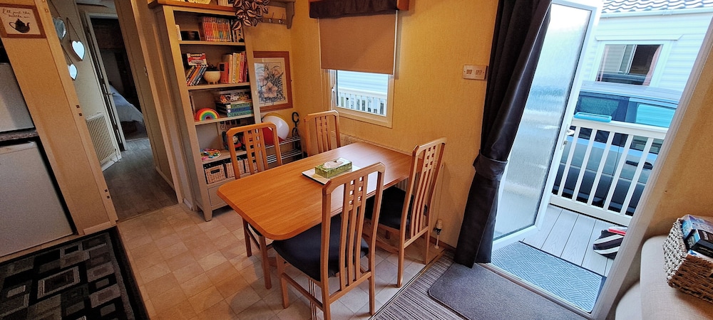 Seaside Caravan Goldensands Kinmel Bay-sleep 6