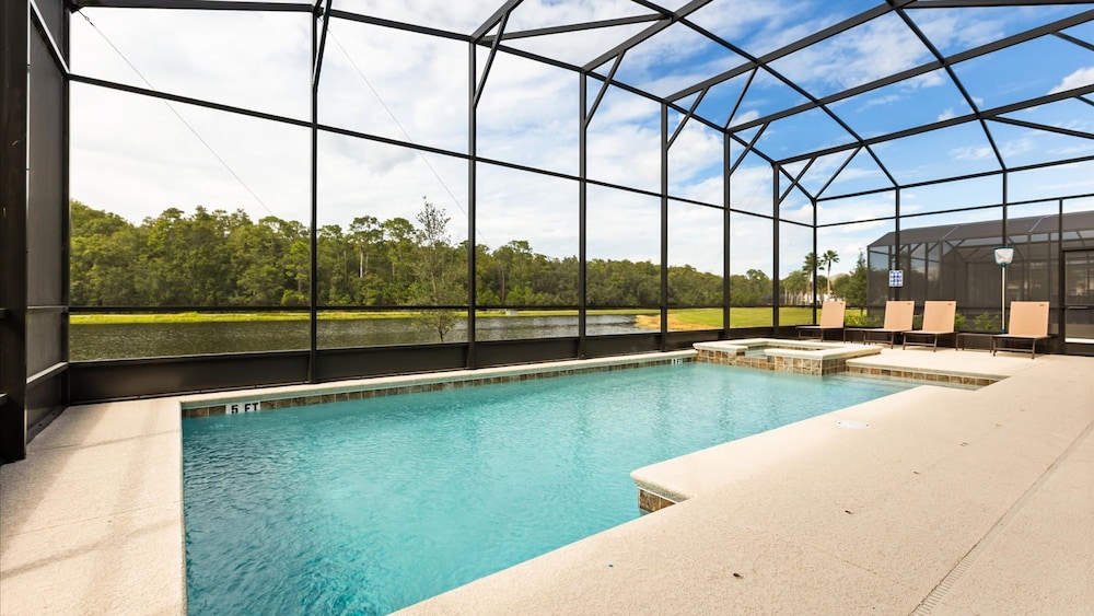 Lakeside Villa With Pool BBQ Cinema Games Room