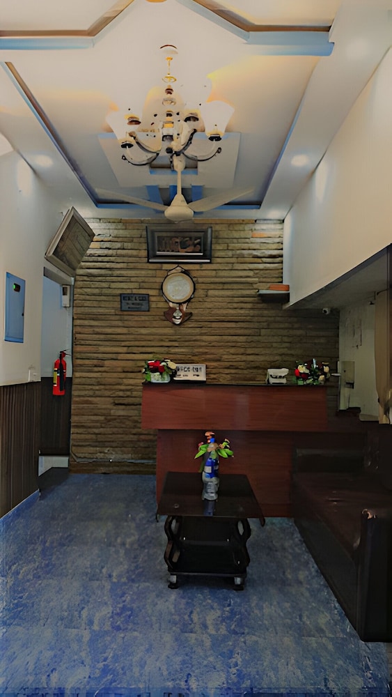 Lavish Inn Guest House