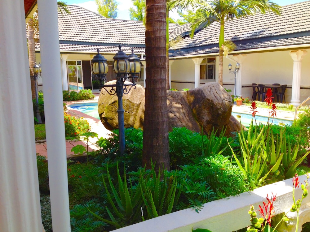 Melunah Lodge