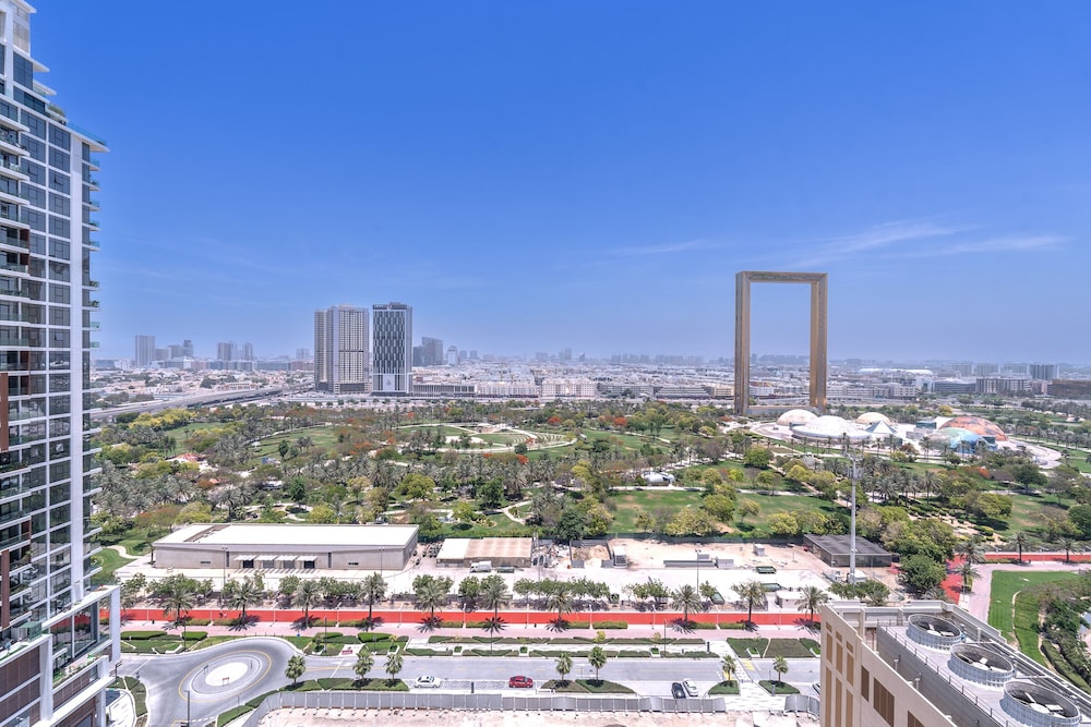 Vogue - Dubai Frame View