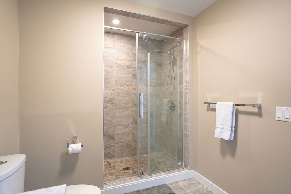 Revelstoke Lakehouse by Revelstoke Vacations