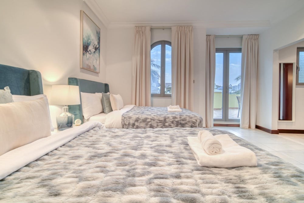 Beachfront 5BR Villa w Private Pool at the Palm