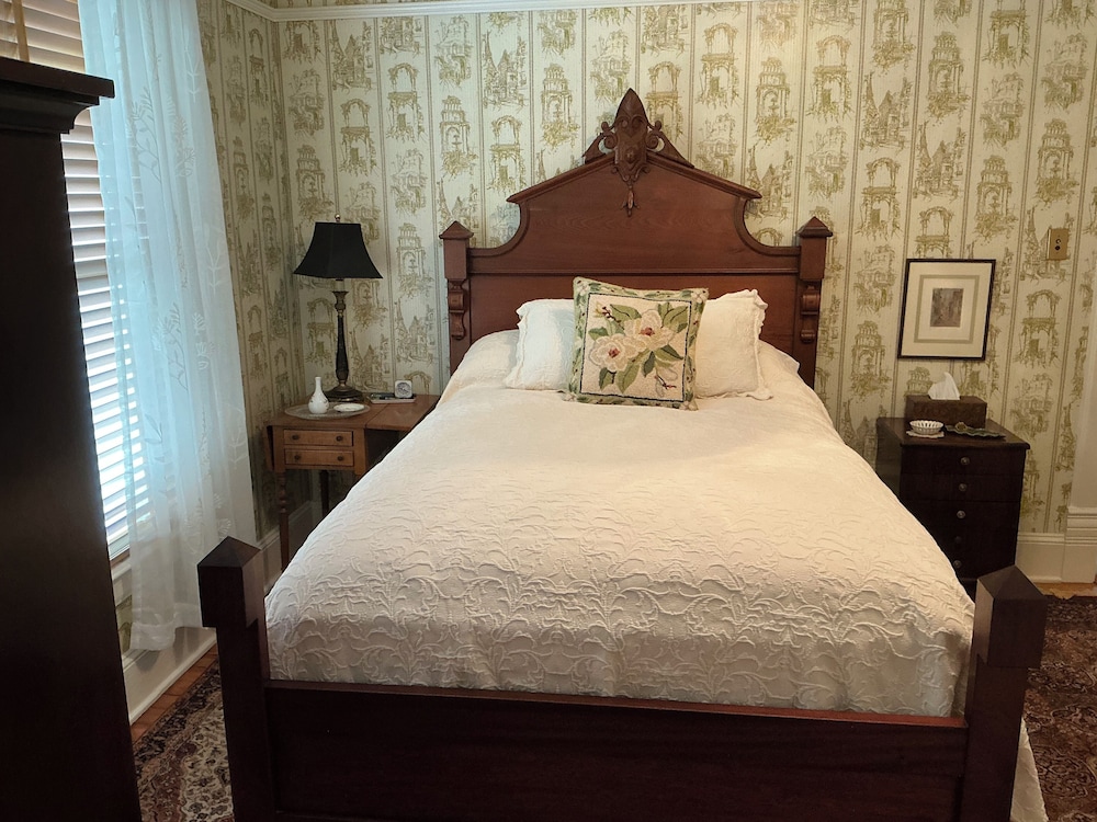 Magnolia House Bed & Breakfast