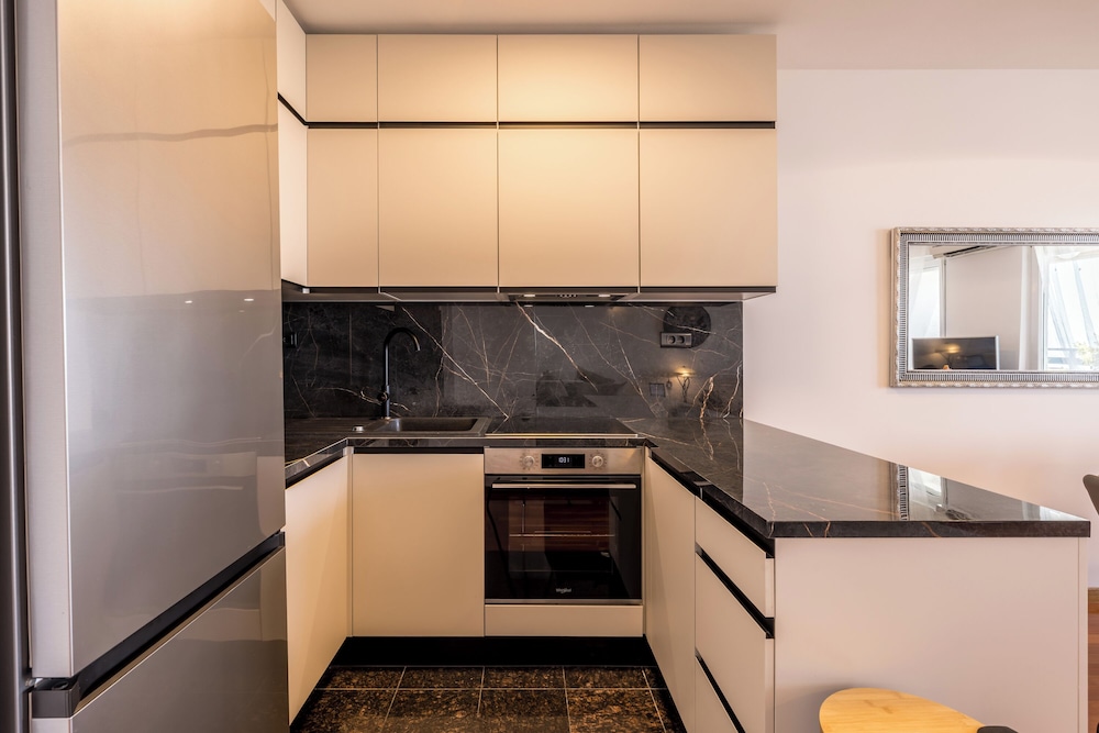 Beachaholic M&G, Luxury Seaside Suites On Znjan