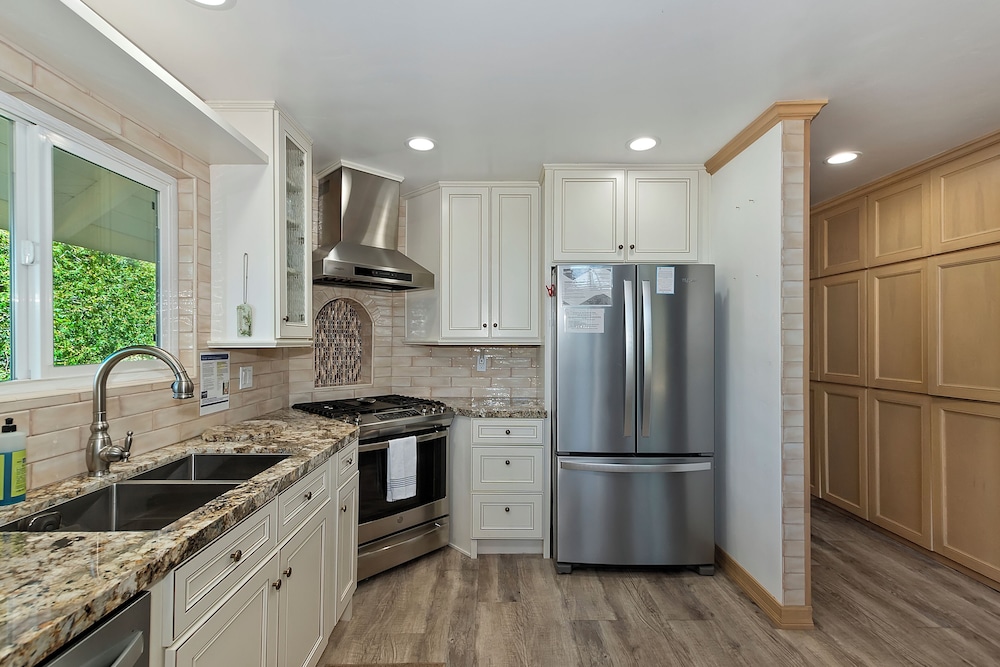 Casa Del Lago Spacious 4 Story Gated Home