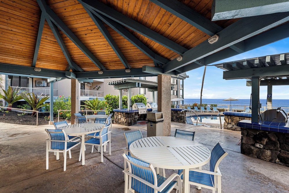 Easy Walk to Town Ocean Front AC & Wifi - Vrkcv