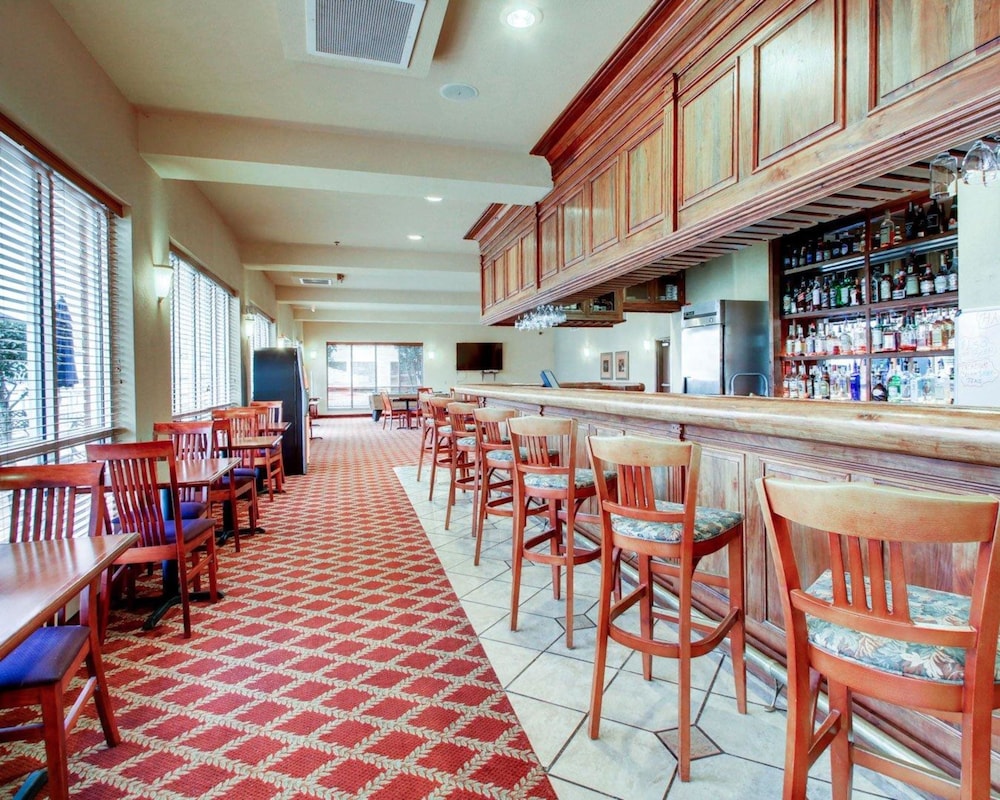 Clarion Suites - Property Image 9