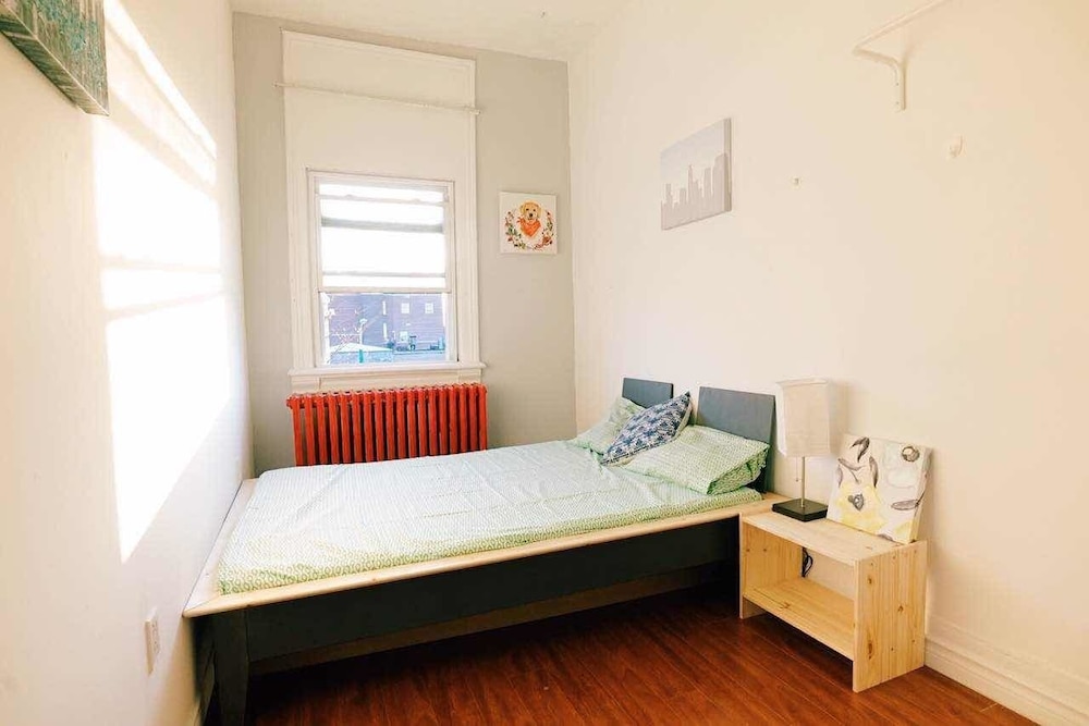 2 Bedroom Apartment near Kensington Market - Unit 10 - Image 2