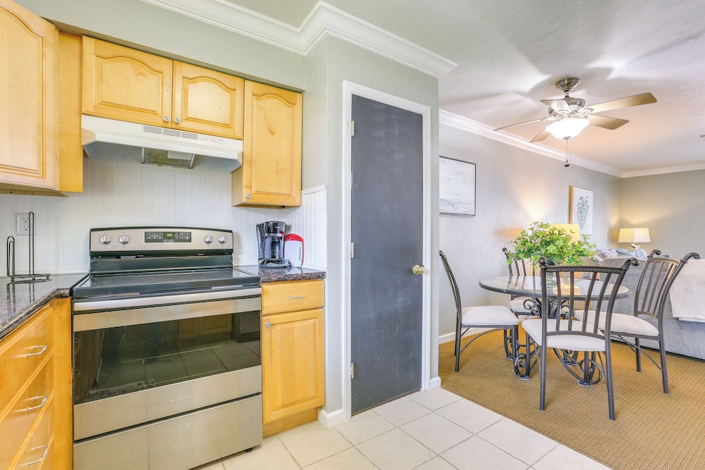 Steps to Shore: Sunny Fort Myers Beach Escape!