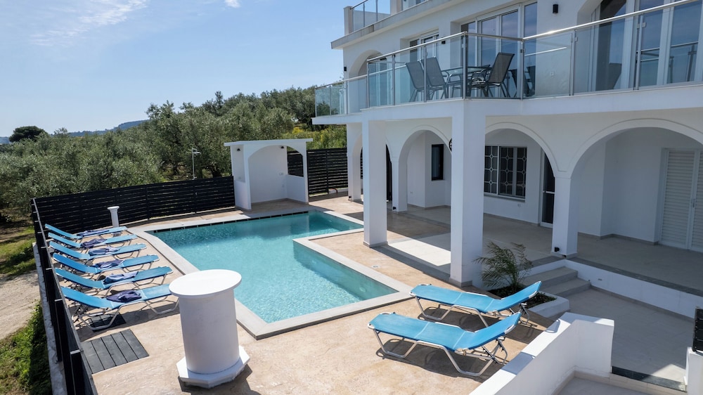 Gigi Star Luxury ApartVilla with Pool, Sea View