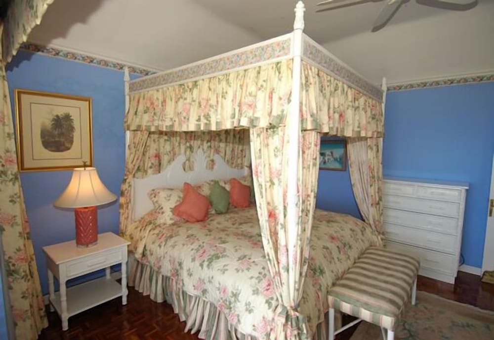 Stoneaway, 6BR by Jamaican Treasures