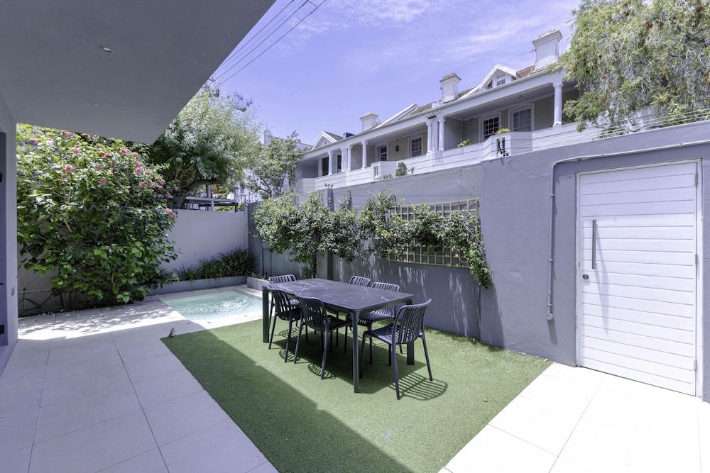 Newly Renovated 3 bed Apartment With Splashpool - 2283