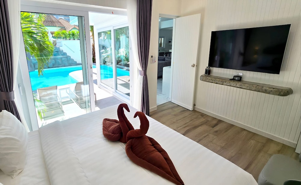 NEBULAND Luxury Pool Villa Pattaya Walking Street