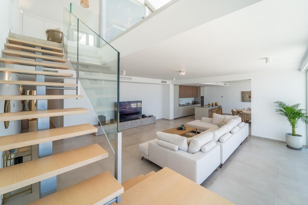 Benalmadena Luxury 4 Bed Apartment Jacuzzi