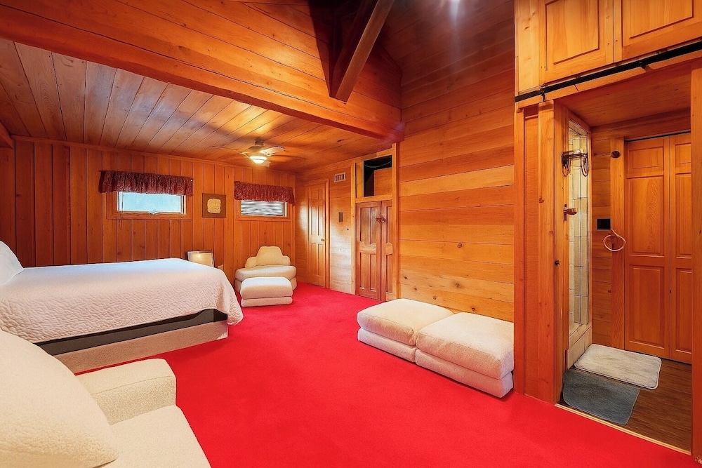 Pet-friendly 3BR Lake House Firepit & Pier